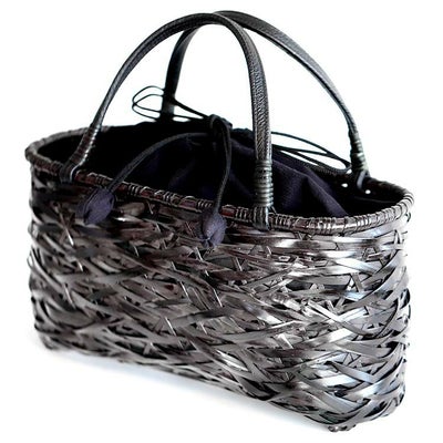 黒塗りやたらかごバッグ
