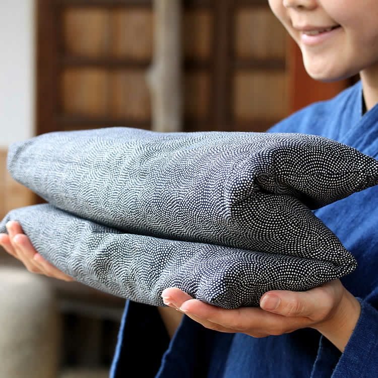 竹虎スタッフも愛用！ 竹炭枕三ツおり君 | 虎斑竹専門店 竹虎