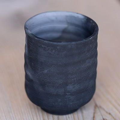 竹炭湯呑み最高級竹炭を15ミクロンの竹炭微粉末にして 土に混ぜ込み