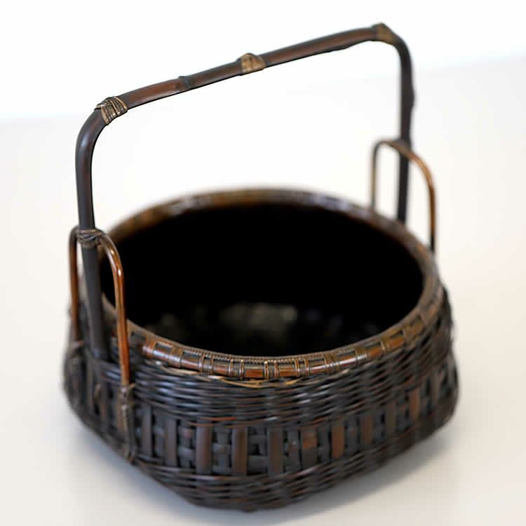 一点限り】塩月寿籃作 蓋つき網代編菓子器 うさぎと三日月 | 虎斑竹