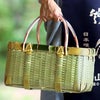 真竹コンテナ手提げ籠バッグ（特上） 縦にも二本の力竹入り！ 力竹の曲げ部分を籐で補強！ お買い物はもちろん、 アウトドアや野菜籠としても大活躍 堅牢な御用籠のDNAを受け継いだ 万能竹かごバッグ